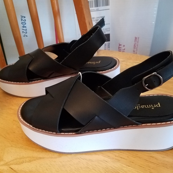 Perfect stylish and comfy summer sandal - Picture 2 of 4